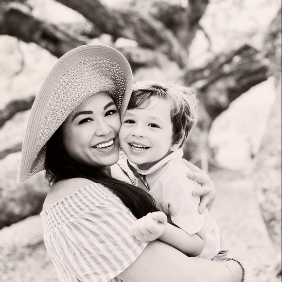 Meet your Posher, Alyssa - Picture 1 of 1